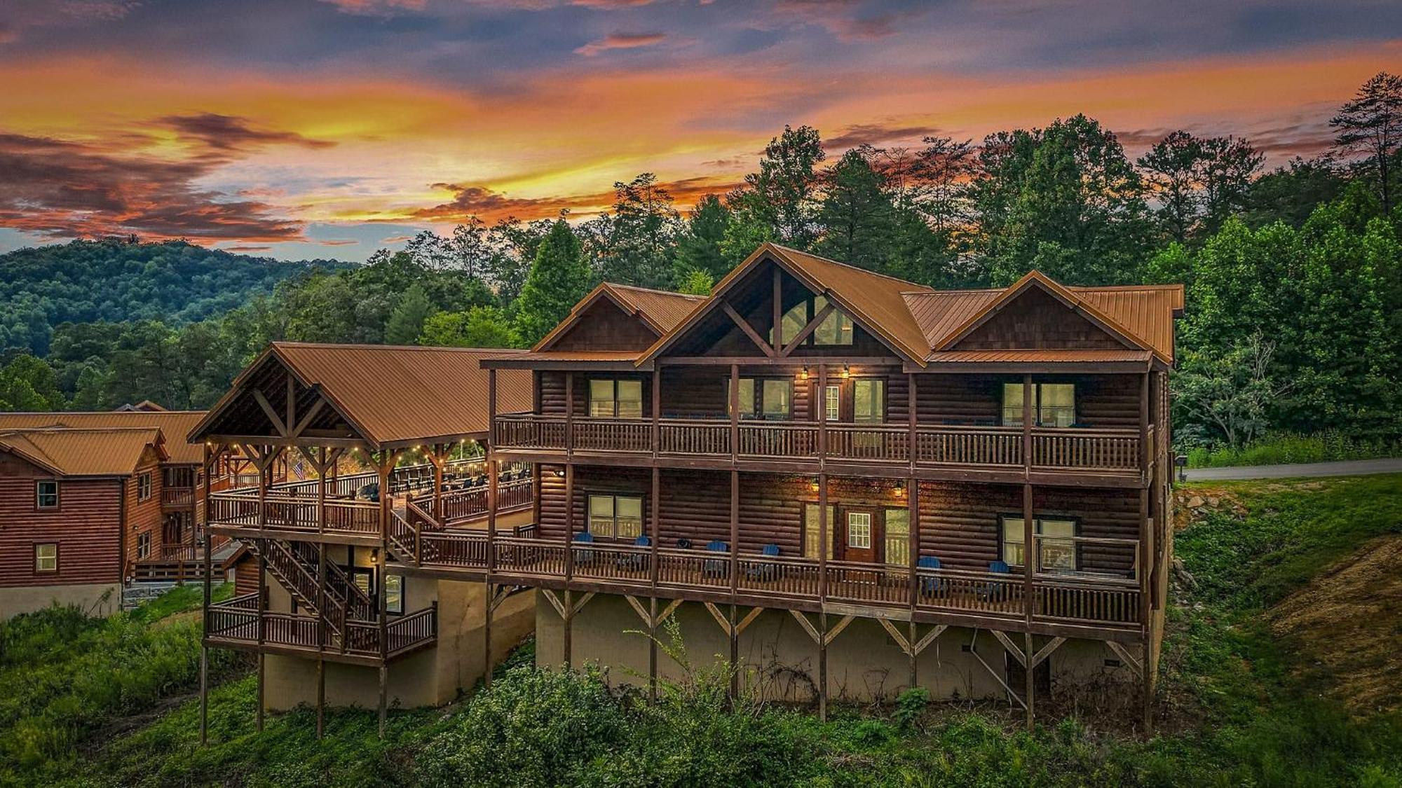 Smokey'S Paradise By Avantstay Sleeps 22 Pool Sevierville Exteriör bild